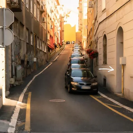 Prime Old Town - Location Apartment